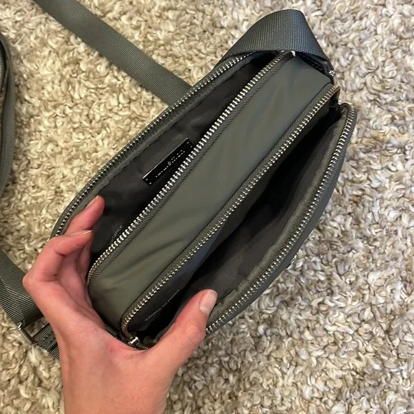 Sold Lululemon Camera Crossbody Bag - Picture 4 of 5